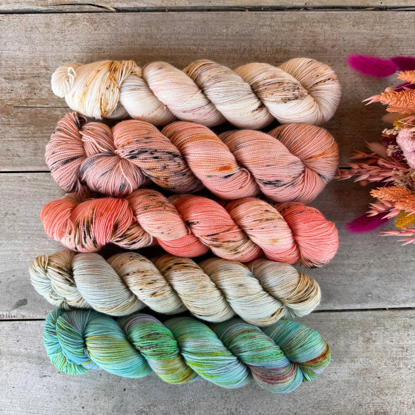 Kit de laine pour tricoter l’Extra Lite Bright Sweater par Wool and Pine