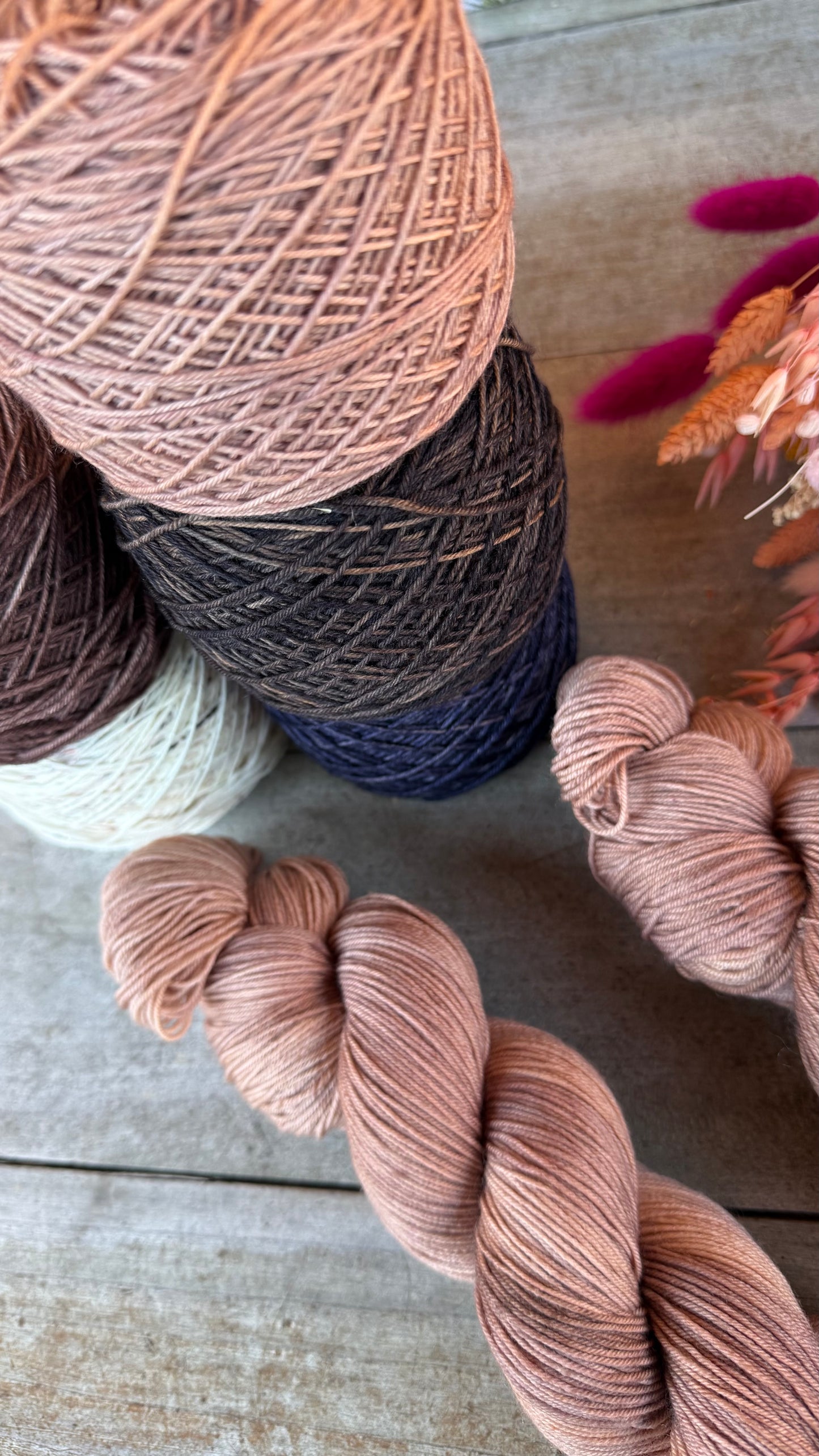VIEUX ROSE - Laine teinte à la main - Base au choix : Fingering Mérinos avec ou sans nylon / DK Mérinos / Kid Mohair et Soie