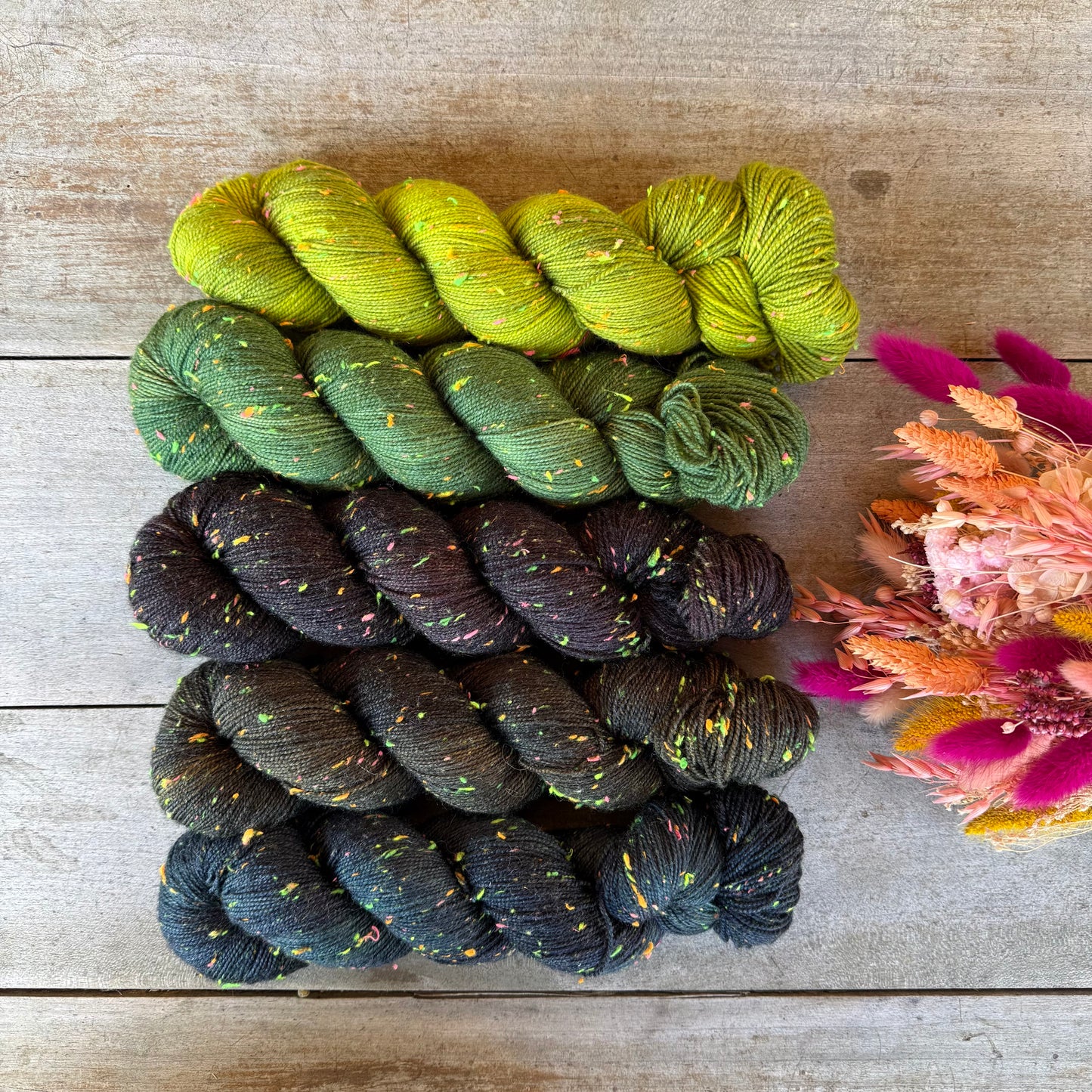 Kit de laine pour tricoter l’Extra Lite Bright Sweater par Wool and Pine