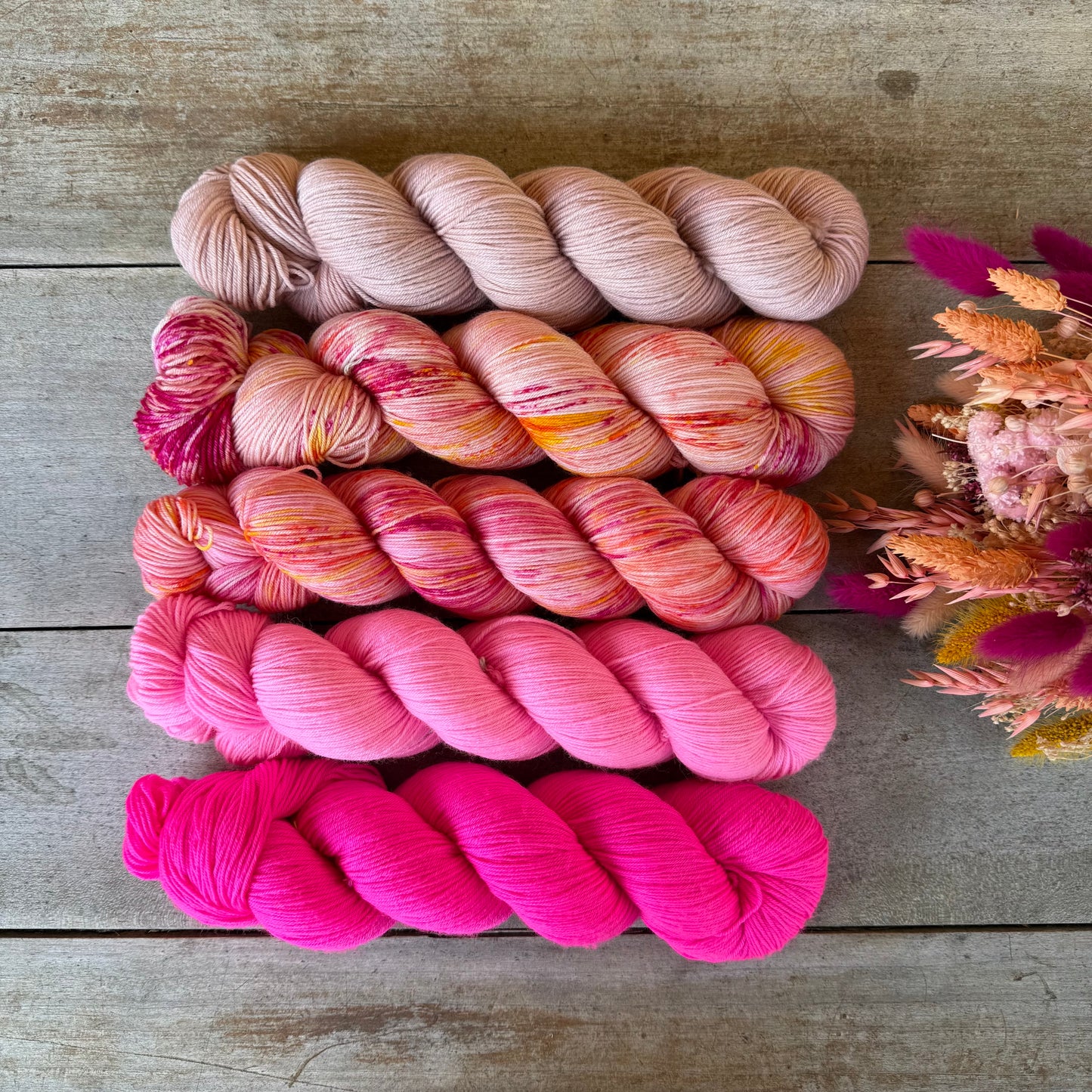 Kit de laine pour tricoter l’Extra Lite Bright Sweater par Wool and Pine
