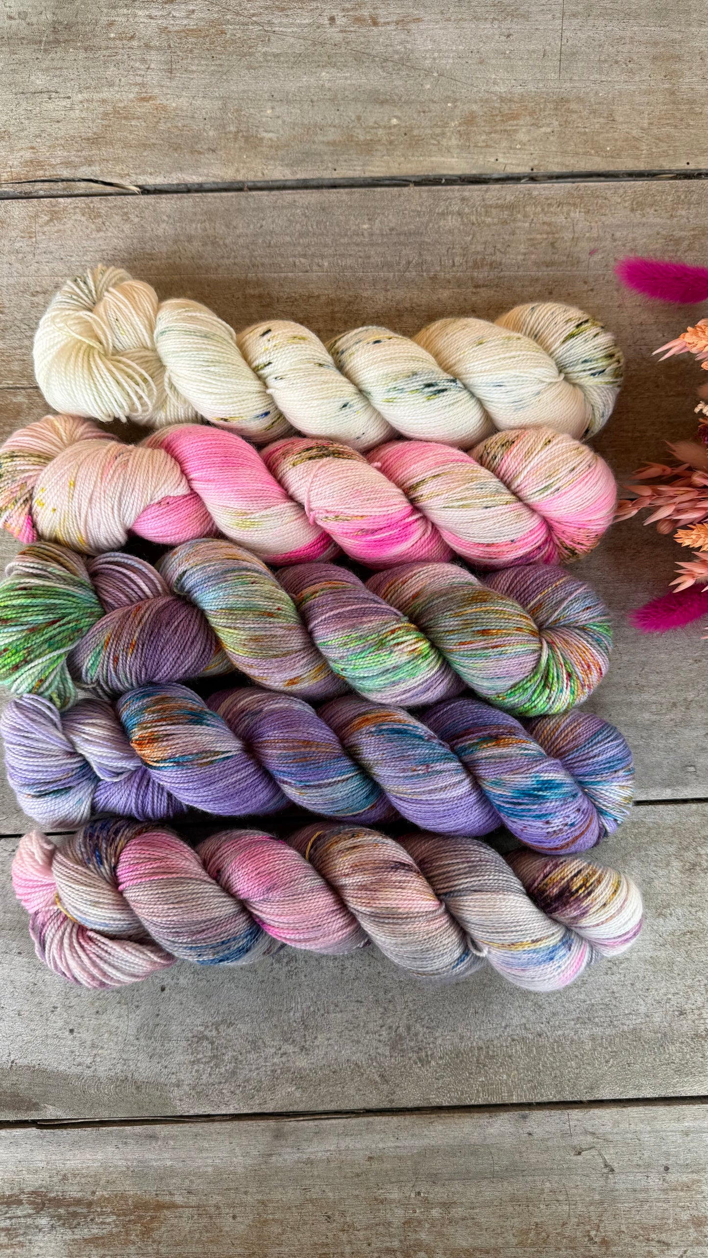 LILLY - Laine teinte à la main - Base au choix : Fingering Mérinos avec ou sans nylon / DK Mérinos / Kid Mohair et Soie