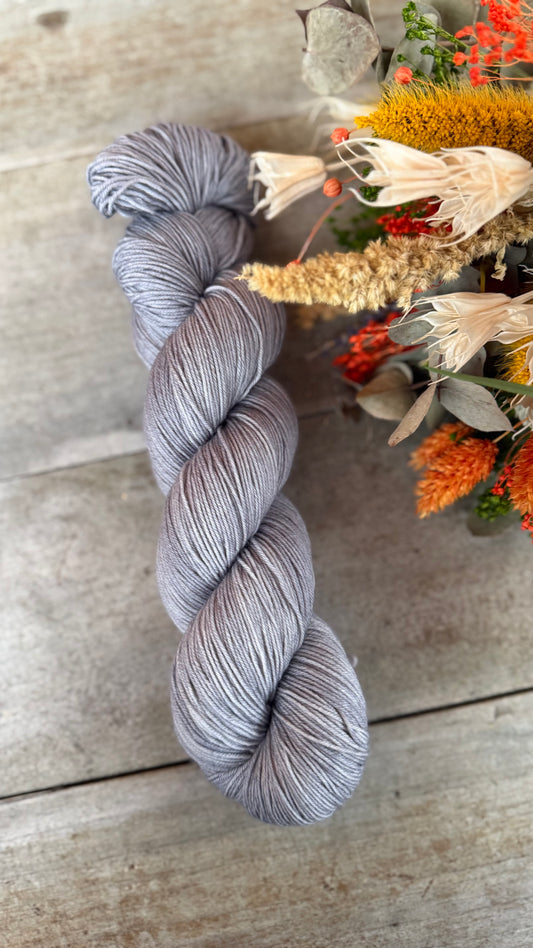 PERLE - Laine teinte à la main - Base au choix : Fingering Mérinos avec ou sans nylon / DK Mérinos / Kid Mohair et Soie