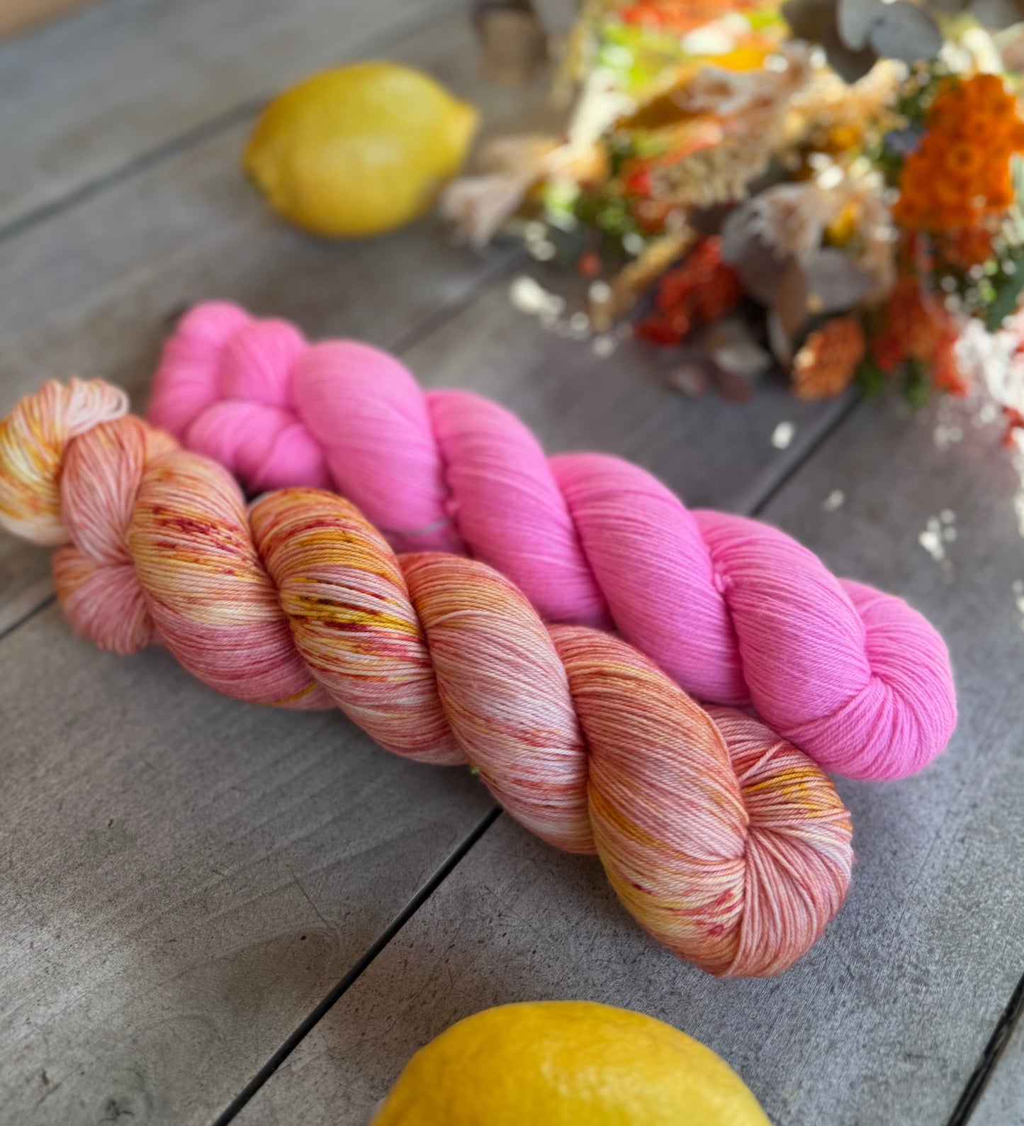 Les KITS DE L’ÉTÉ, 2 ÉCHEVEAUX en laine Mérinos fingering coordonnés
