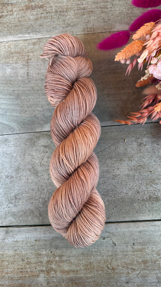 VIEUX ROSE - Laine teinte à la main - Base au choix : Fingering Mérinos avec ou sans nylon / DK Mérinos / Kid Mohair et Soie