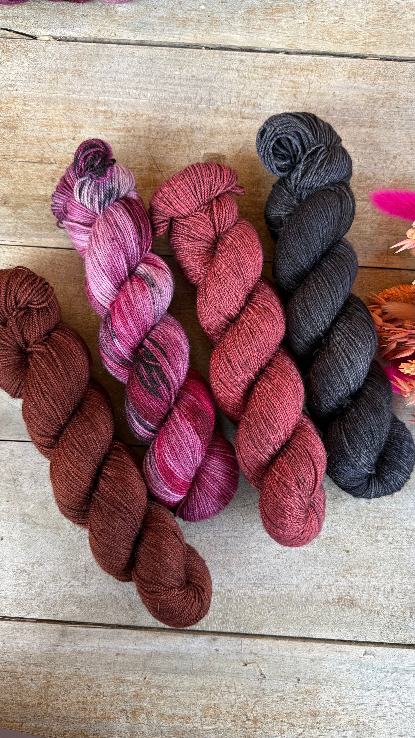 BERTILLE - Laine teinte à la main - Base au choix : Fingering Mérinos avec ou sans nylon / DK Mérinos / Kid Mohair et Soie