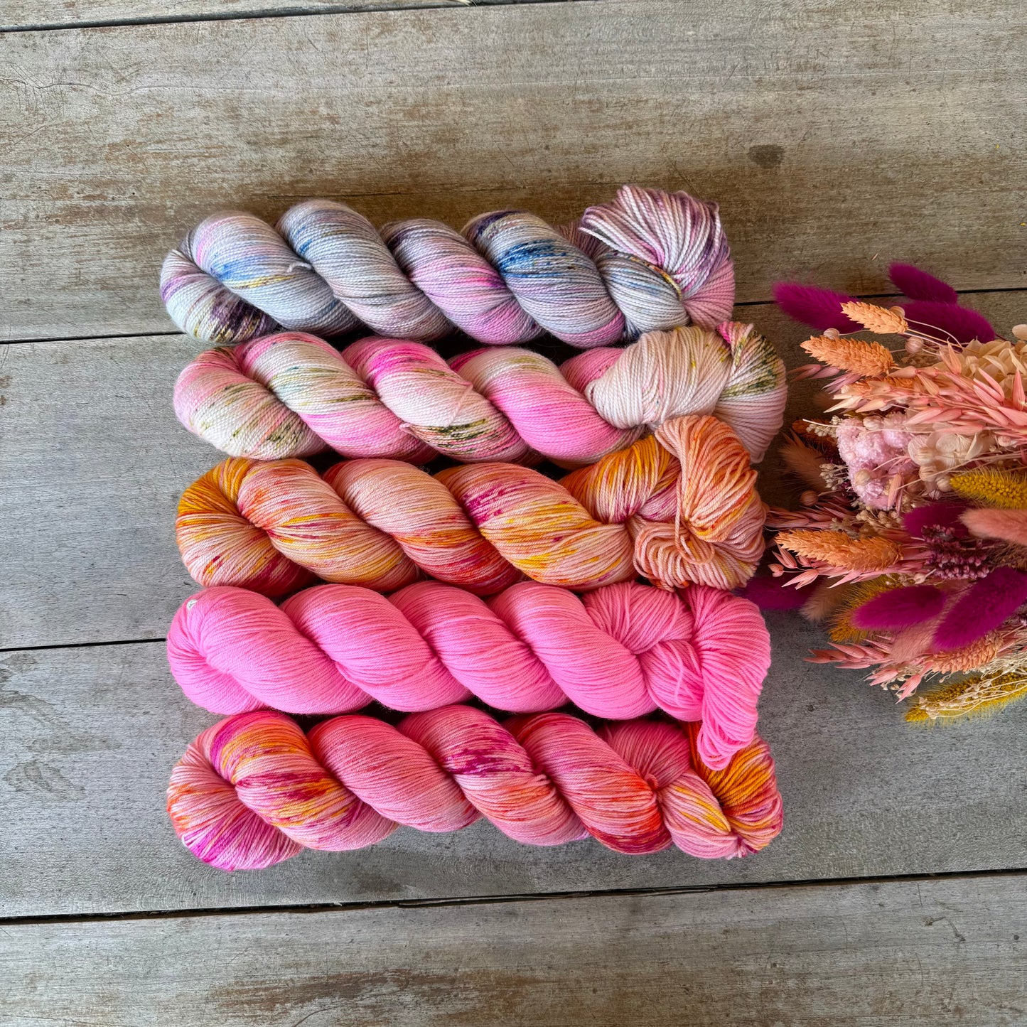 Kit de laine pour tricoter l’Extra Lite Bright Sweater par Wool and Pine