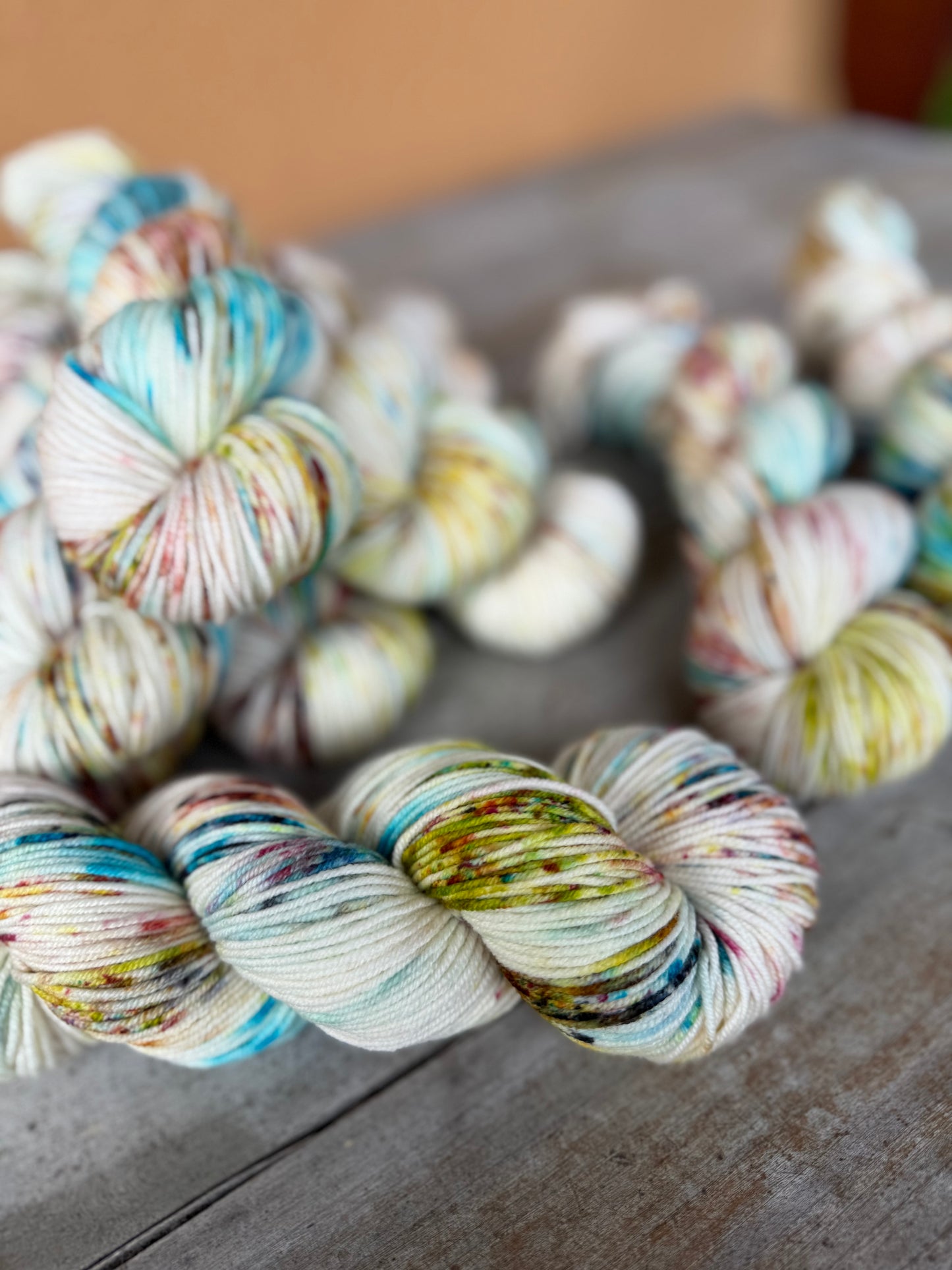 NEW YORK- Laine teinte à la main - Base au choix : Fingering Mérinos avec ou sans nylon / DK Mérinos / Kid Mohair et Soie