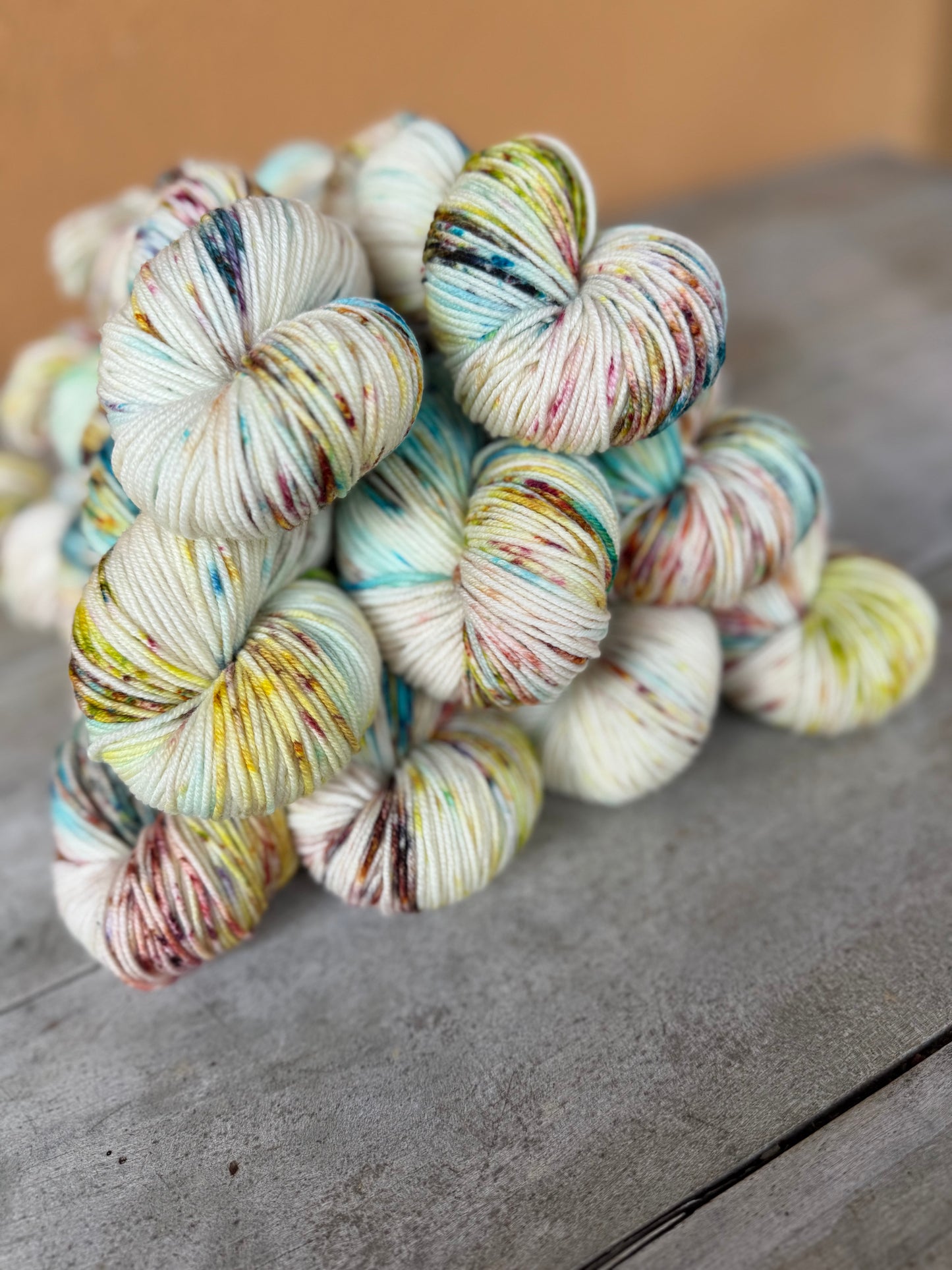 NEW YORK- Laine teinte à la main - Base au choix : Fingering Mérinos avec ou sans nylon / DK Mérinos / Kid Mohair et Soie
