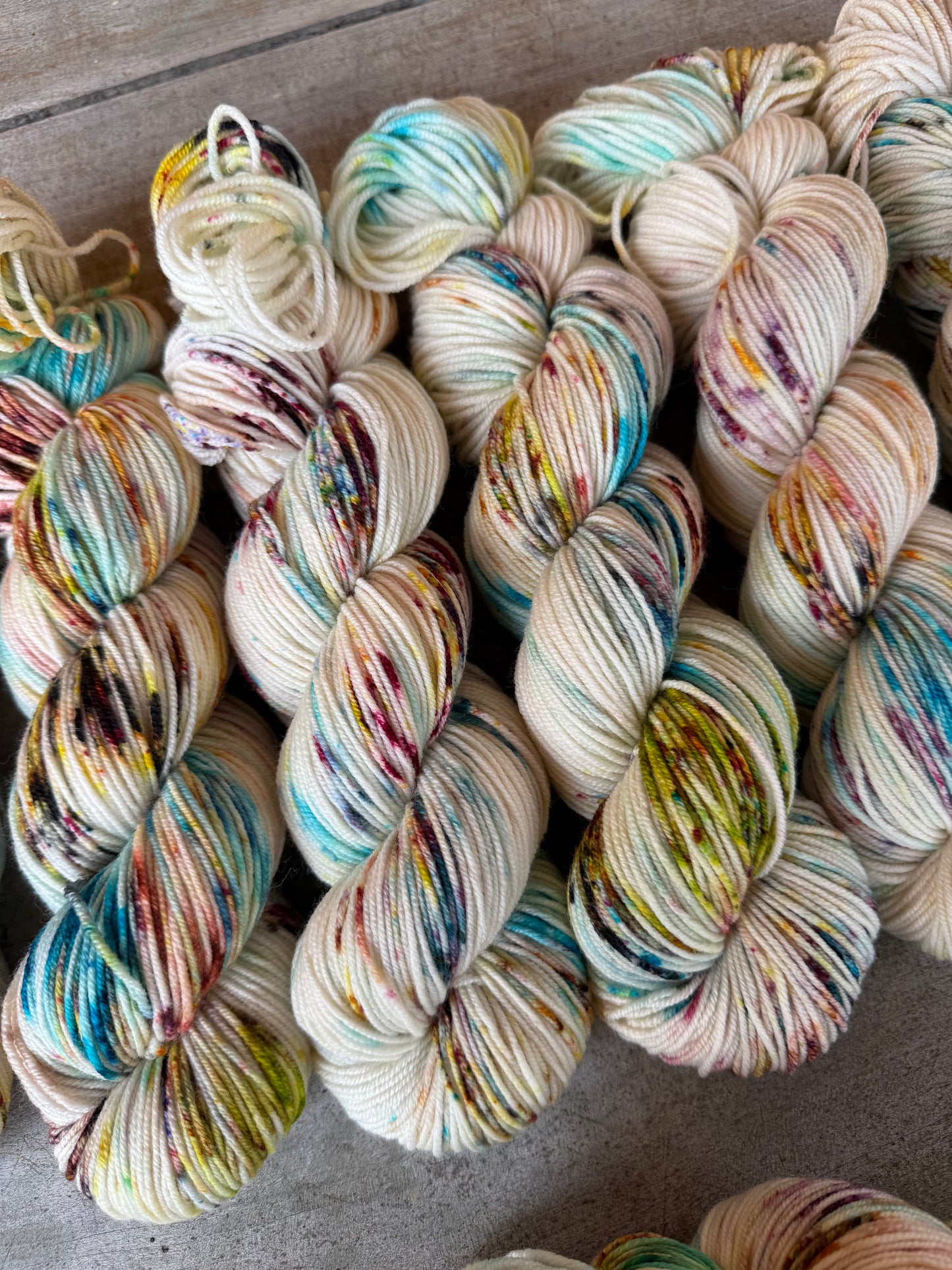 NEW YORK- Laine teinte à la main - Base au choix : Fingering Mérinos avec ou sans nylon / DK Mérinos / Kid Mohair et Soie