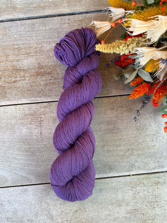 VIOLETTE - Laine teinte à la main - Base au choix : Fingering Mérinos avec ou sans nylon / DK Mérinos / Kid Mohair et Soie