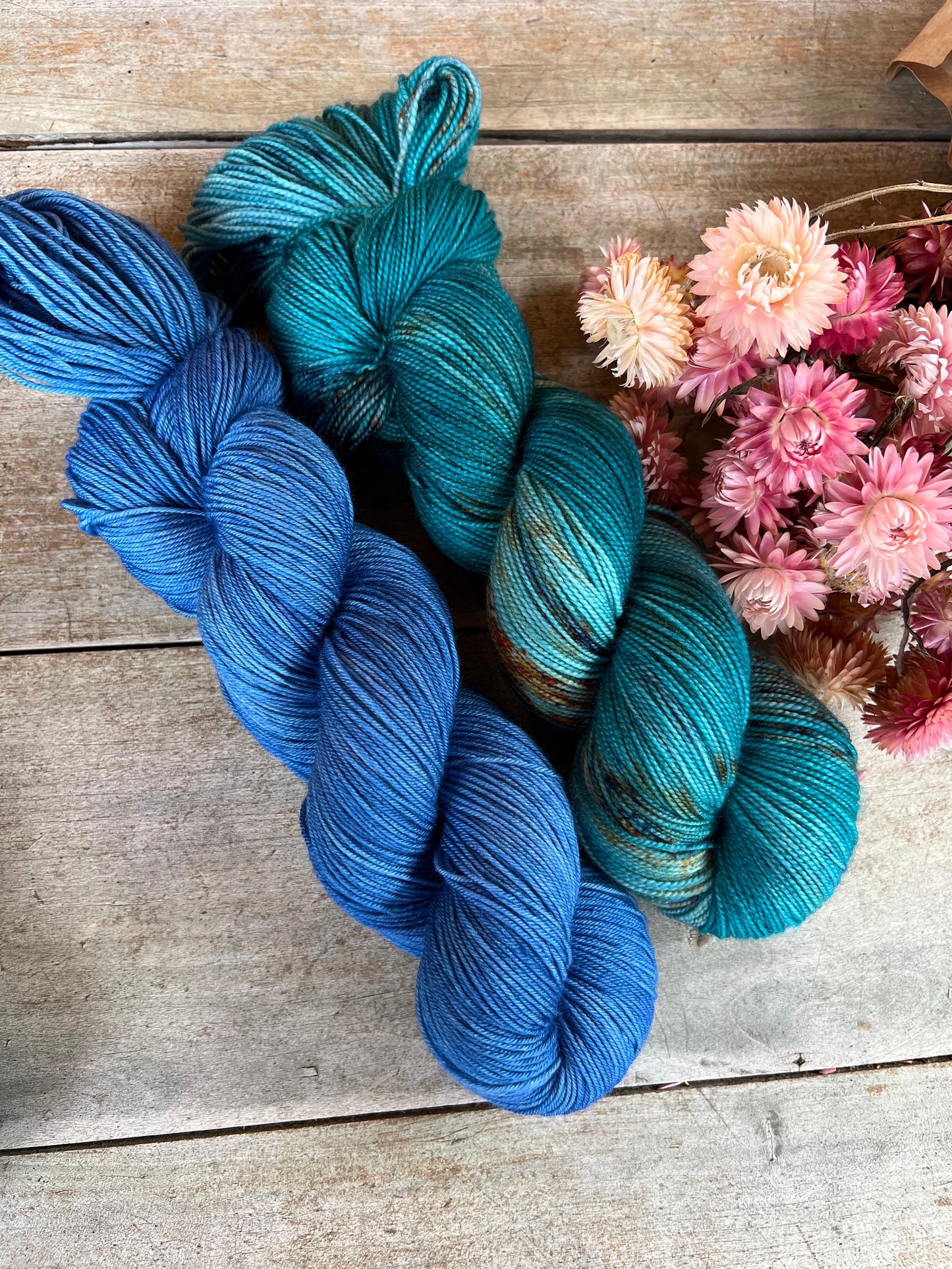 ANGEL - Laine teinte à la main - Base au choix : Fingering Mérinos avec ou sans nylon / DK Mérinos / Kid Mohair et Soie