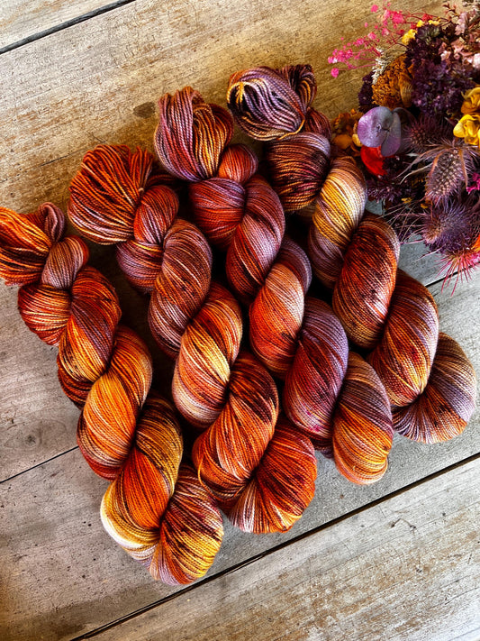 CRÉPUSCULE - Laine teinte à la main - Fingering Mérinos Nylon superwash