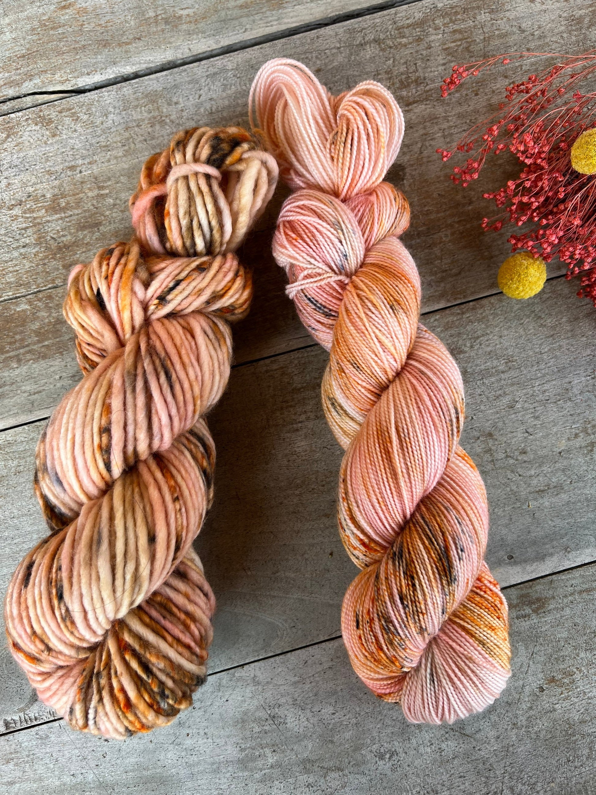 Laine teinte à la main coloris Pomelos Fingering Mérinos ou Mérinos nylon ou DK Mérinos ou Lace Mohair et soie