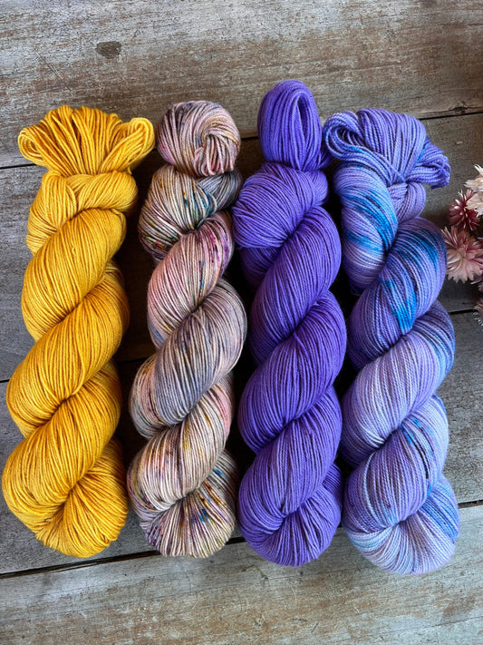 Laine teinte à la main coloris Lila Fingering Mérinos ou Mérinos nylon ou DK Mérinos ou Lace Mohair et soie