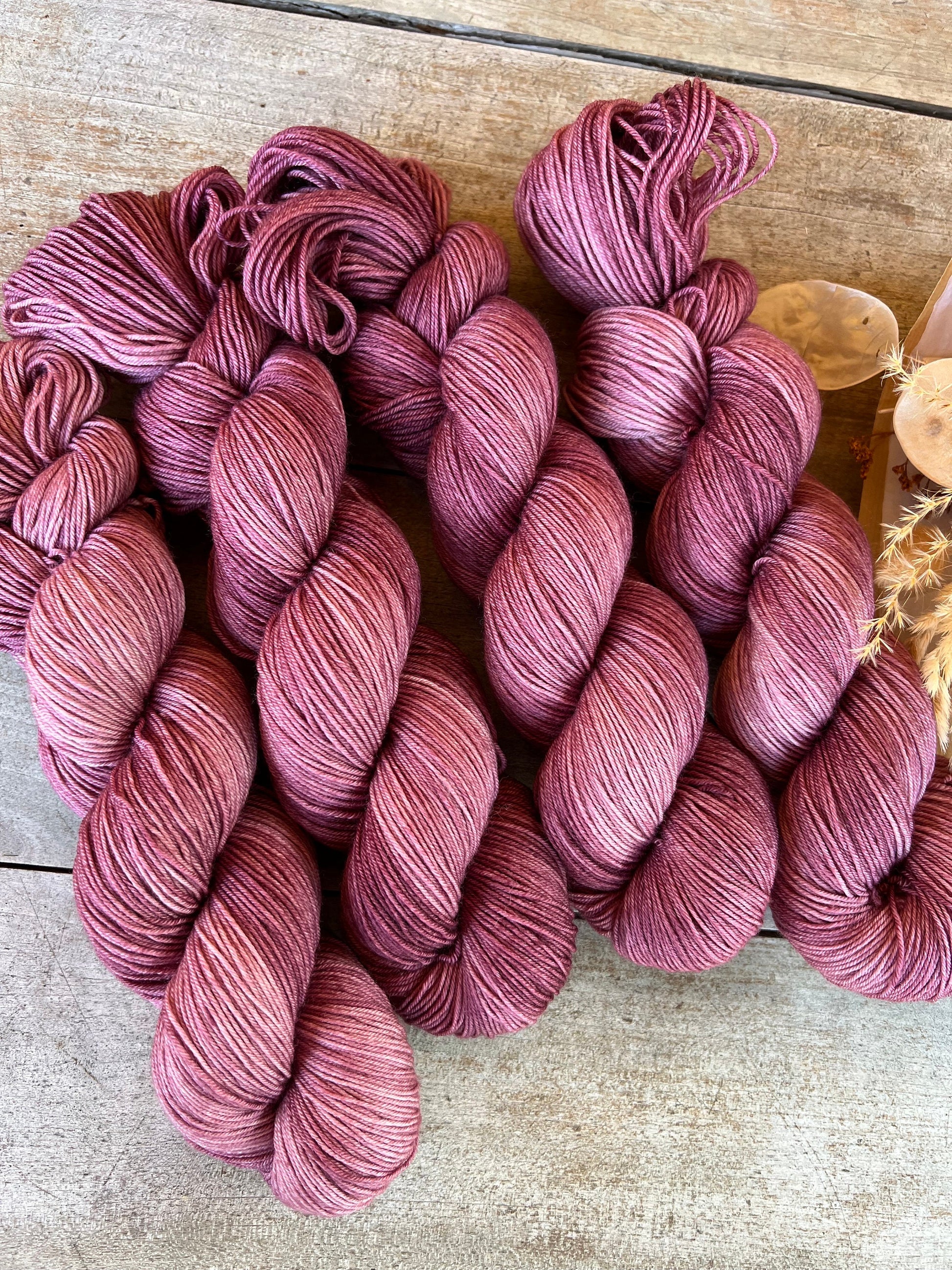 Laine teinte à la main coloris Violine Fingering Mérinos ou Mérinos nylon ou DK Mérinos ou Lace Mohair et soie