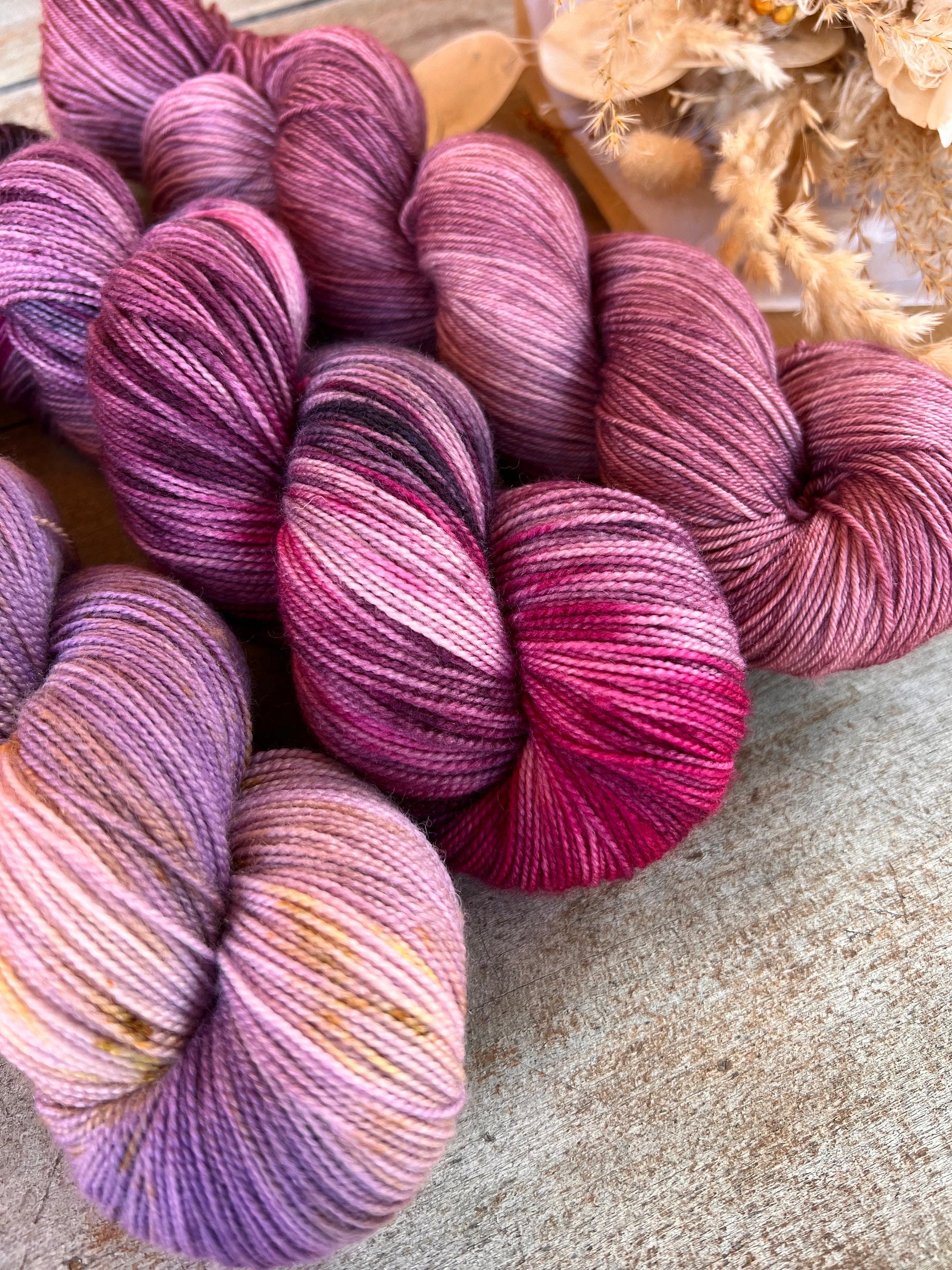 Laine teinte à la main coloris Violine Fingering Mérinos ou Mérinos nylon ou DK Mérinos ou Lace Mohair et soie