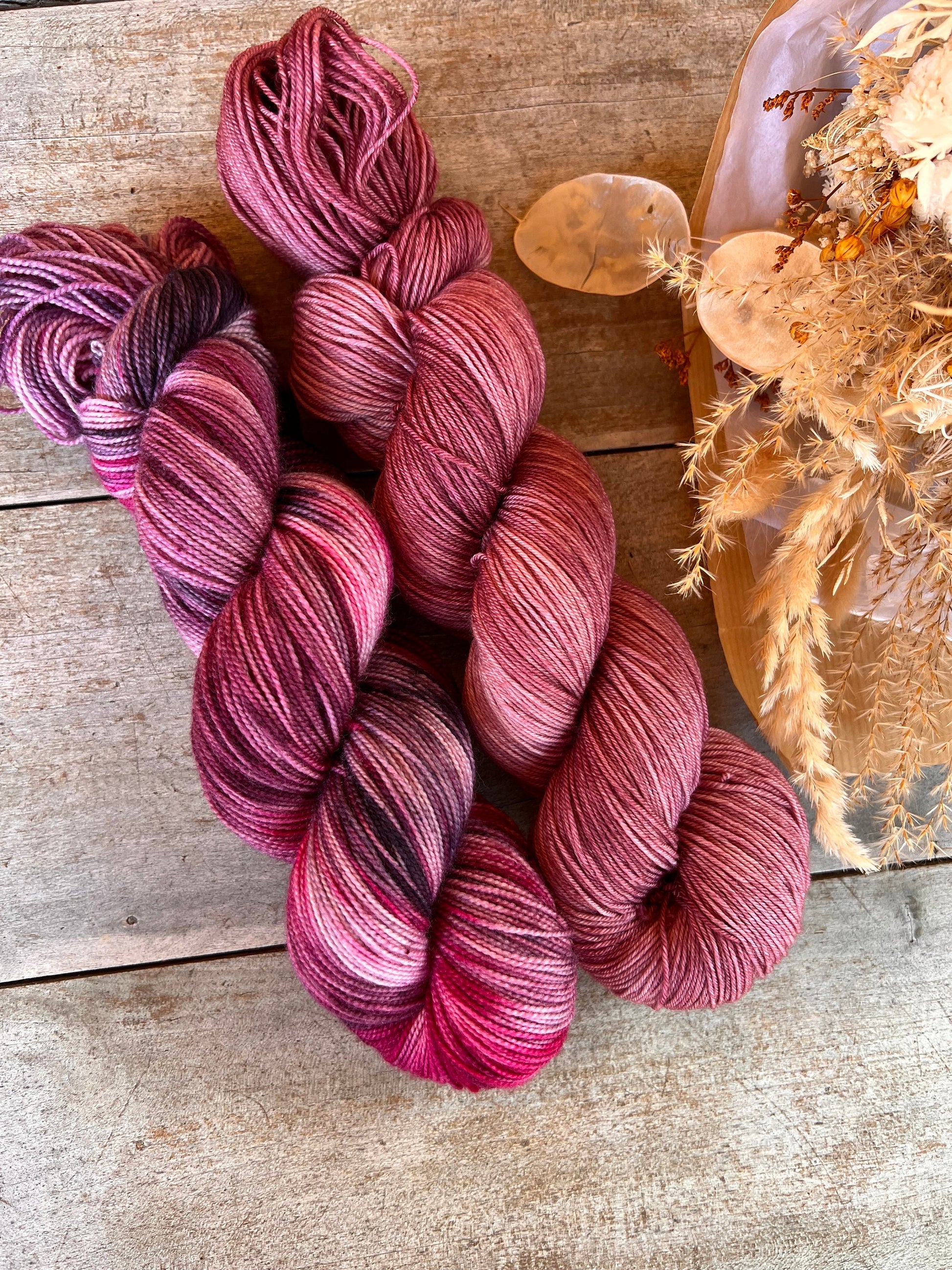 Laine teinte à la main coloris Violine Fingering Mérinos ou Mérinos nylon ou DK Mérinos ou Lace Mohair et soie