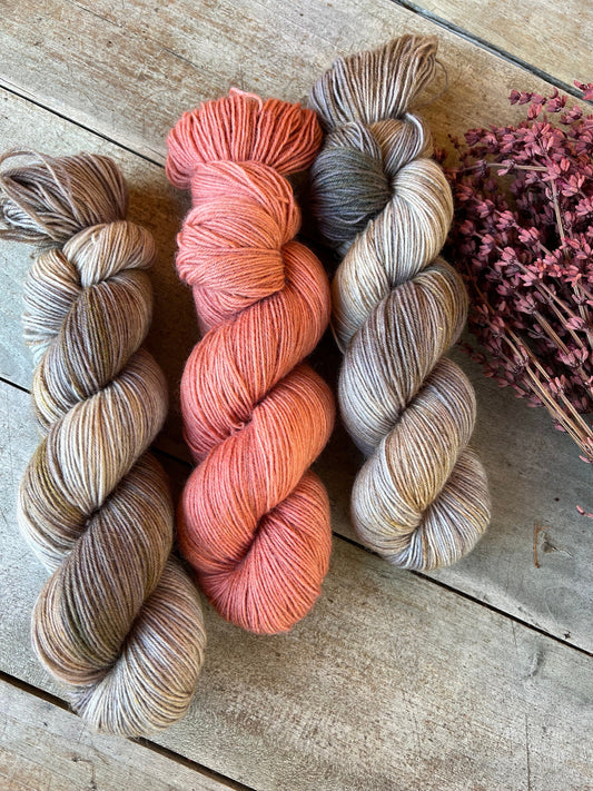 Laine teinte à la main coloris Lilou Fingering Mérinos ou Mérinos nylon ou DK Mérinos ou Lace Mohair et soie